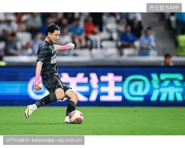 守门员夜间高抛球训练：出击时机判断能力的飞跃