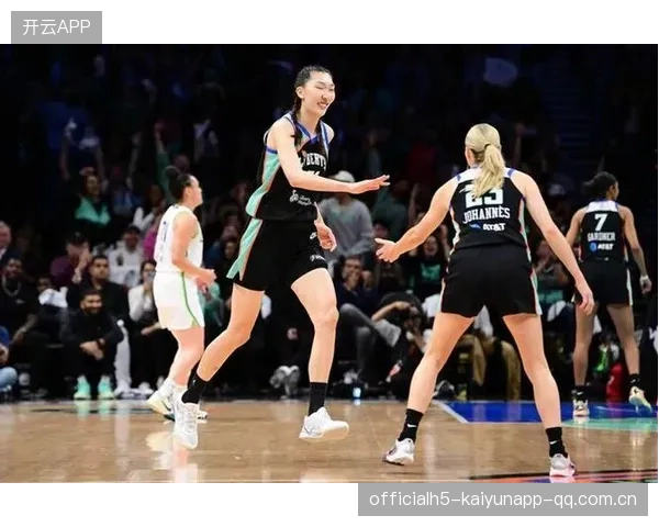 WNBA历史首次黑八奇迹！韩旭以“爆表”开启新时代——从“黑八”到“黑金”