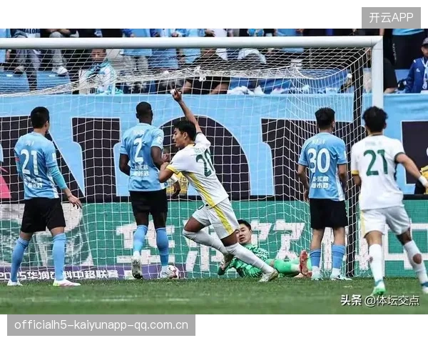 中超亚军争夺白热化：从赛场到心灵的激情对决